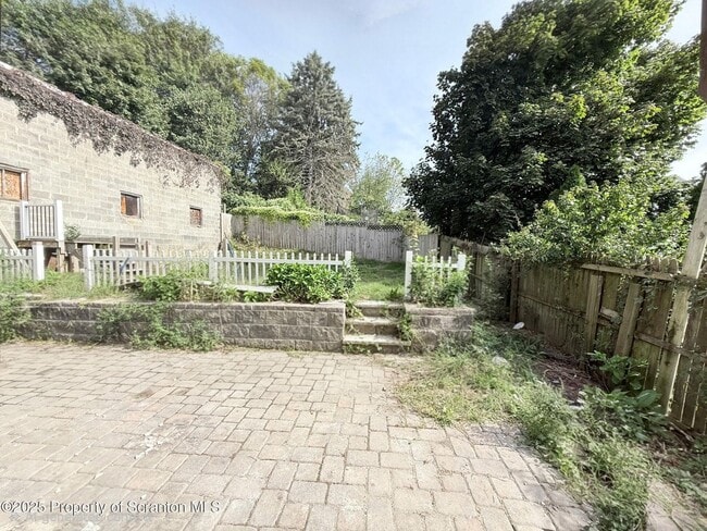 Building Photo - 210 Center Ave