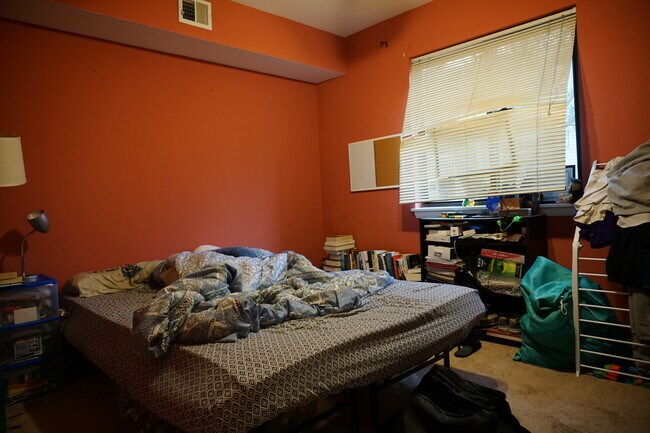 First floor bedroom - 505 Sunridge Dr