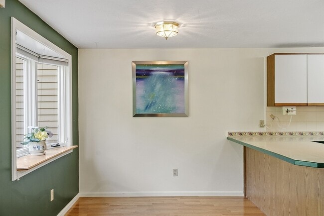 Building Photo - 116 Broadmeadow St