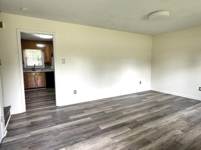 Building Photo - 246 Azalea Dr