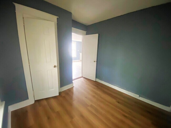 Building Photo - 528 Chenango St