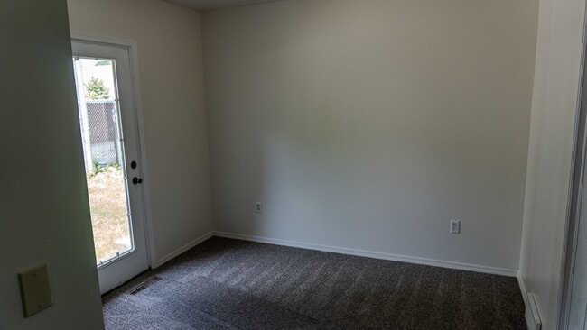 Building Photo - Charming Updated Home in the Heart of Toledo
