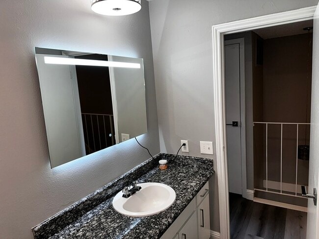 Building Photo - Charming 2-Bedroom Condo with Fireplace & ...