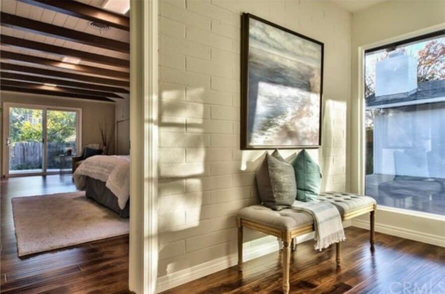 Private entry hallway leads to the spacious master bedroom - 332 E Deodar St