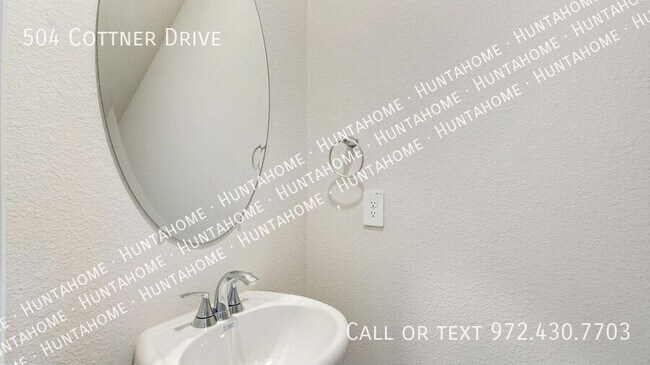 Building Photo - 504 Cottner Dr