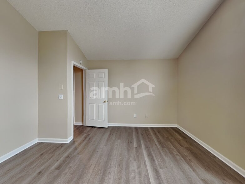 Building Photo - 5029 Kens Ct