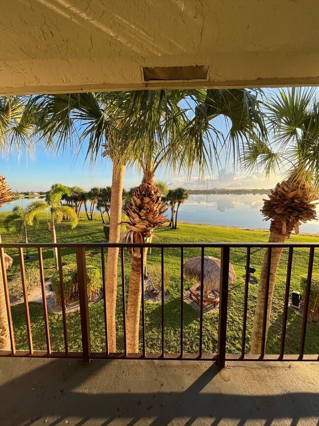 Building Photo - ONE BEDROOM ONE BATHROOM with FULL LAKE VIEW!