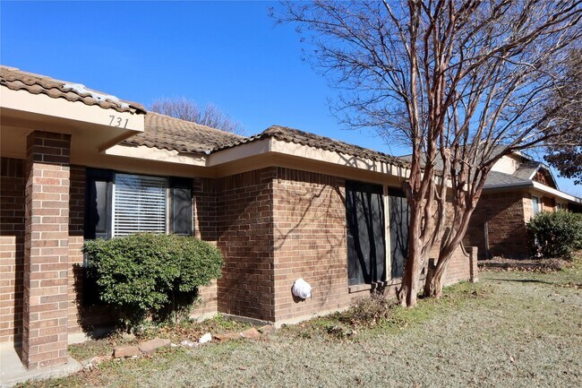 Building Photo - 2731 Eagle Pass