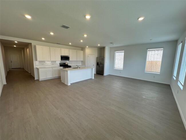 Building Photo - 281 Seven Seas Dr