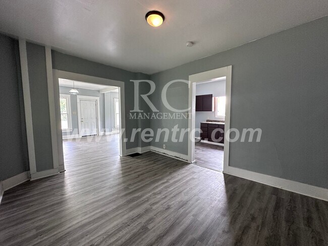 Building Photo - 92 Lake-