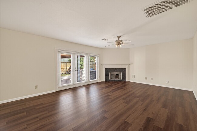 Building Photo - 15910 Clayton Bend Dr