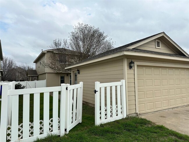 Building Photo - 1505 Davis Mountain Loop