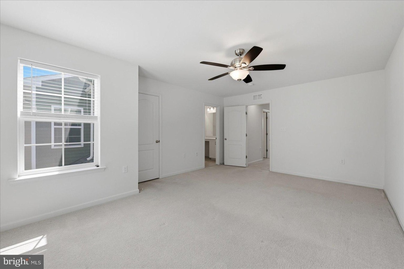 Building Photo - 658 Thumper Dr