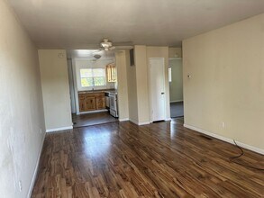 Building Photo - Vine st