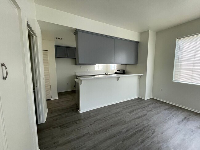 Building Photo - 3bed/3bath Townhouse in San Gabriel - InveServe Corp