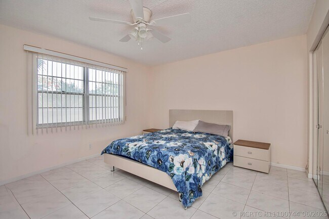 Building Photo - 2301 Lucaya Ln