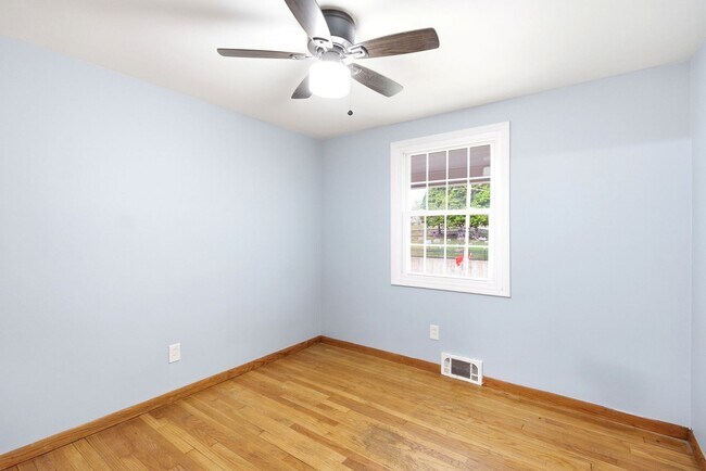 Building Photo - 8983 Highland Dr