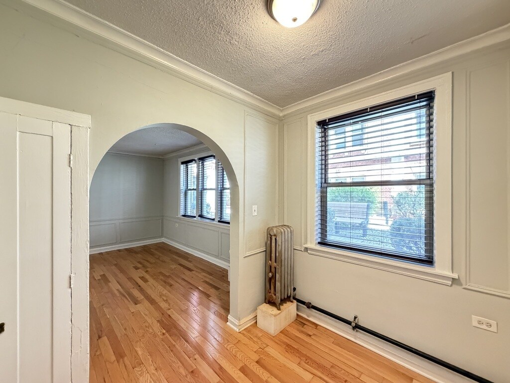 Building Photo - 525 W Surf
