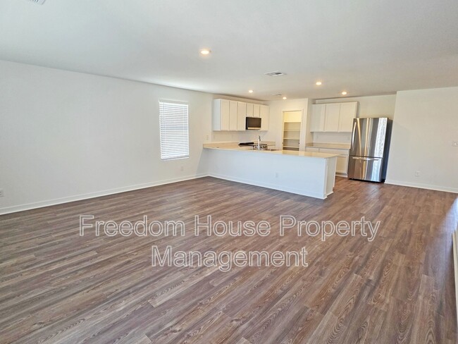 Building Photo - 663 Huyana Wind Dr