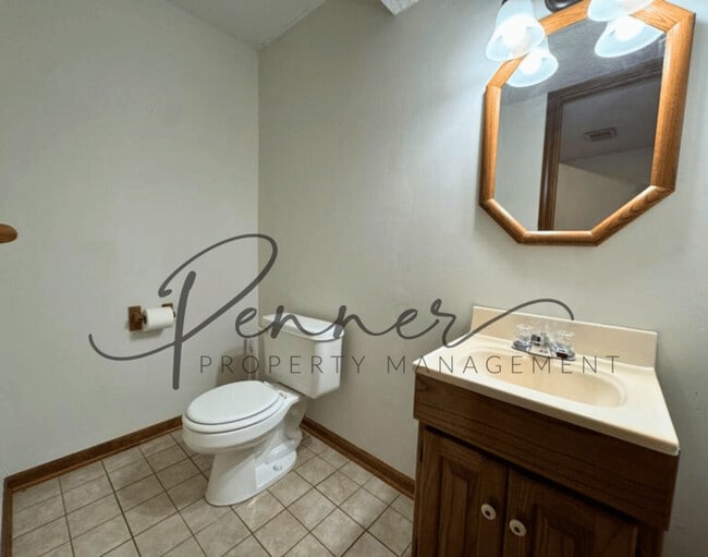 Building Photo - 1530 NE Stonewood Dr