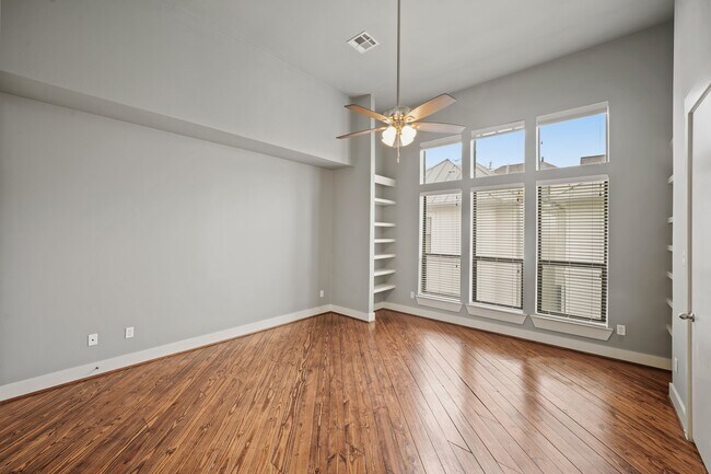 Building Photo - 1813 Dart St