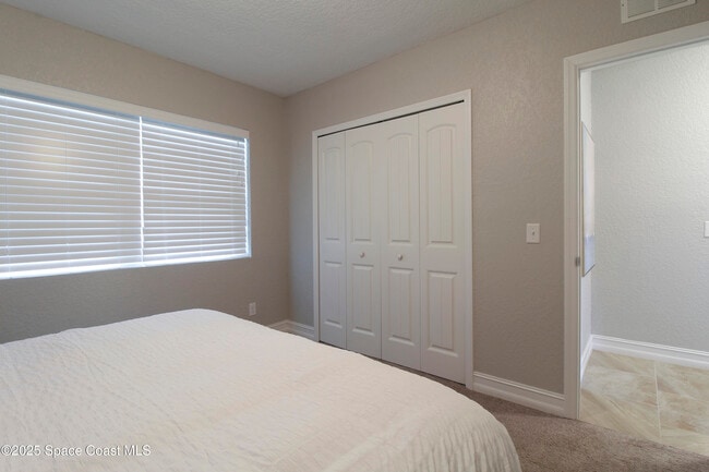 Building Photo - 827 Glenmore Cir