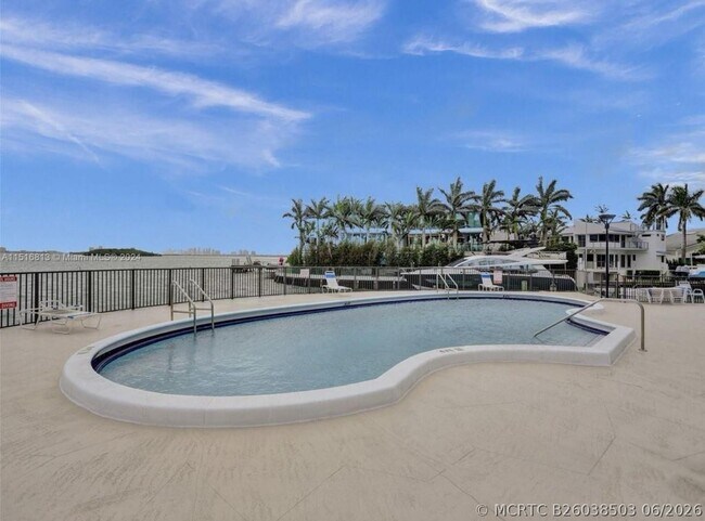 Building Photo - 11930 N Bayshore Dr