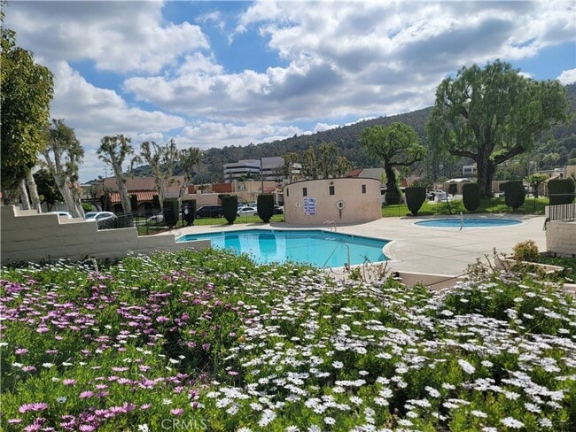 Building Photo - Welcome Home to a Desirable Whittier Community - Spacious 3-Bed, 2-Bath Townhome