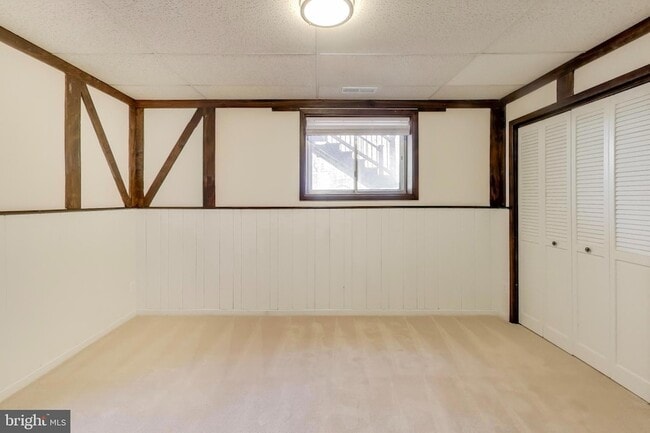 Building Photo - 4001 N Ridgeview Rd