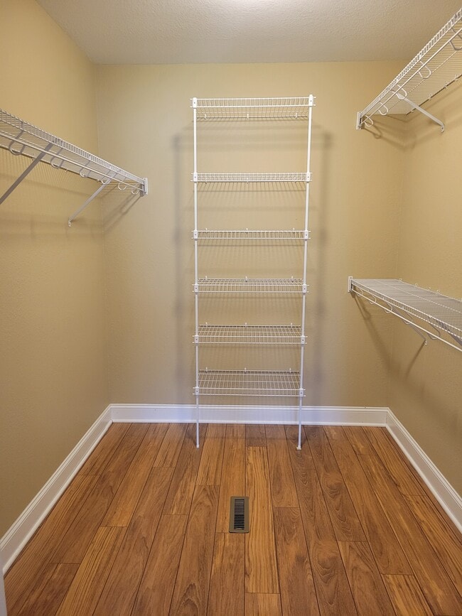 Building Photo - 544 Snead Dr