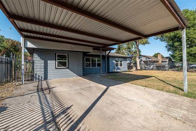Building Photo - 8658 Sonneville Dr