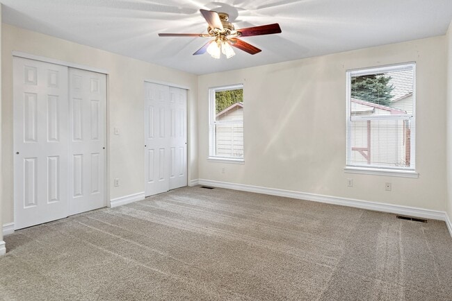 Building Photo - Beautiful 3-Bedroom Home with Large Fenced Yard – Available Now!