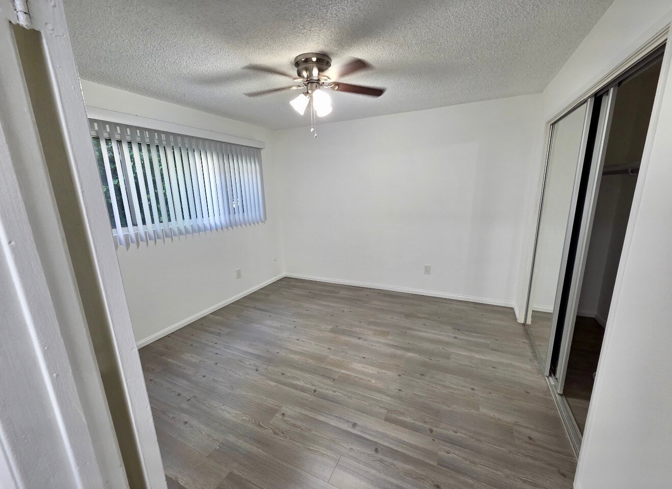Building Photo - 3833 Mentone Ave