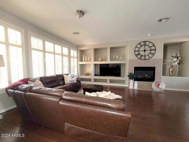 Building Photo - 2461 W Marlin Dr