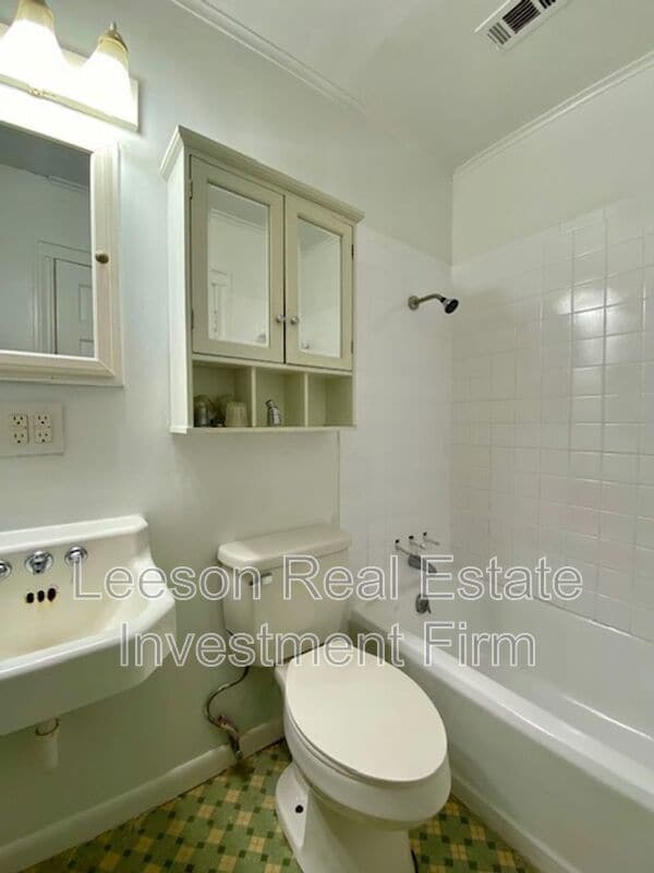 Building Photo - 3429 Beverly Pl