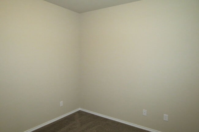 Building Photo - 3/2/2 off HWY 46 / Fridge / Interior Washe...