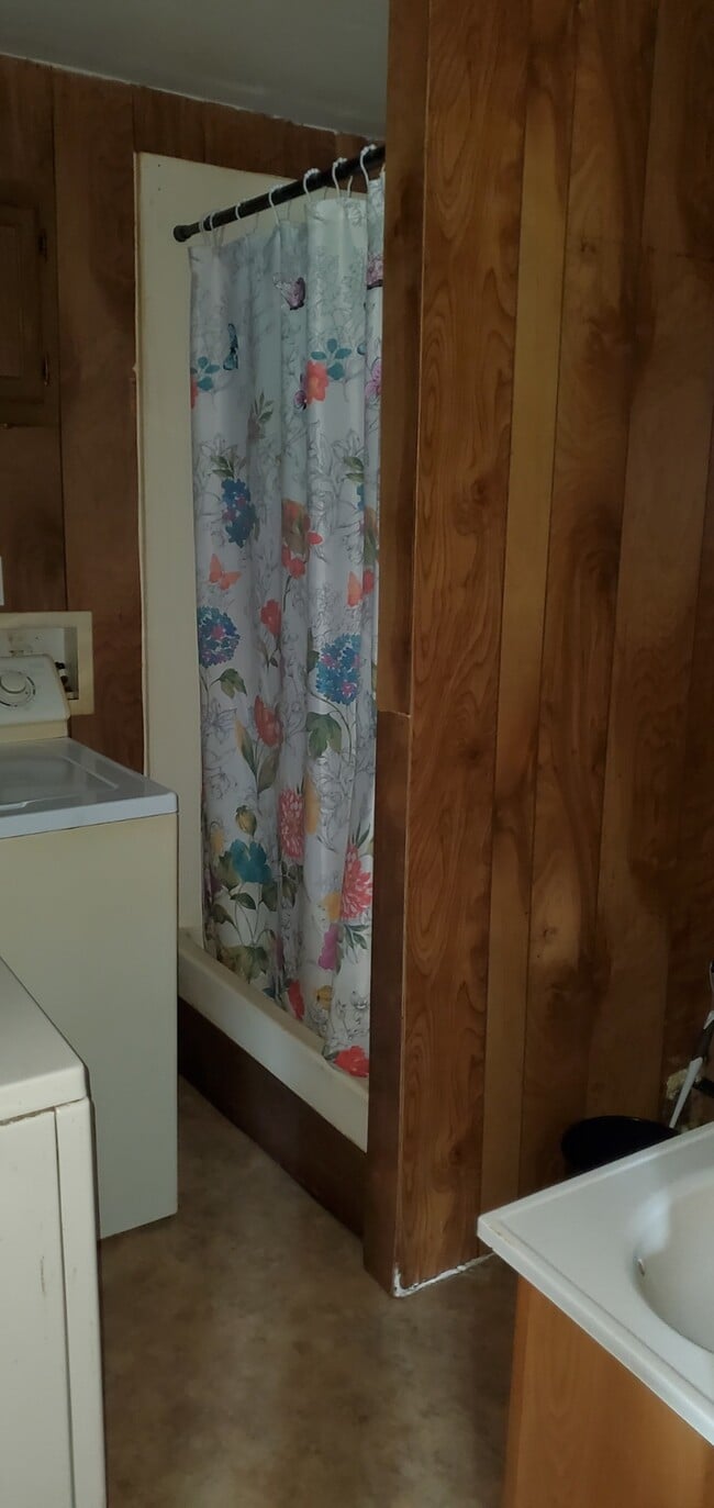 Building Photo - 2270 Harper Rd