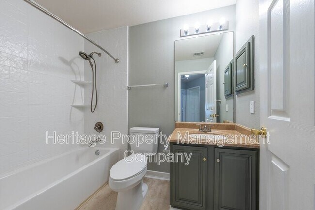 Building Photo - 1435 Bluff Forest