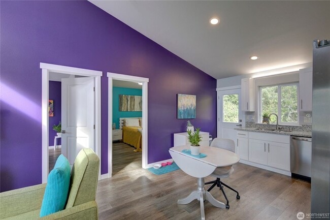 Building Photo - 2 bedroom close to the beach