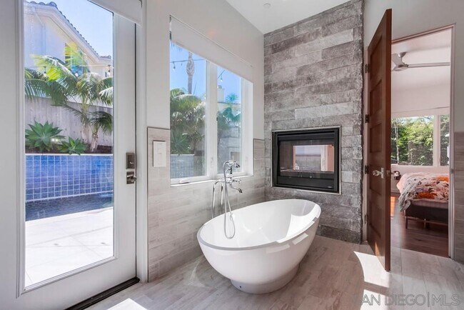 Building Photo - 738 Castro St