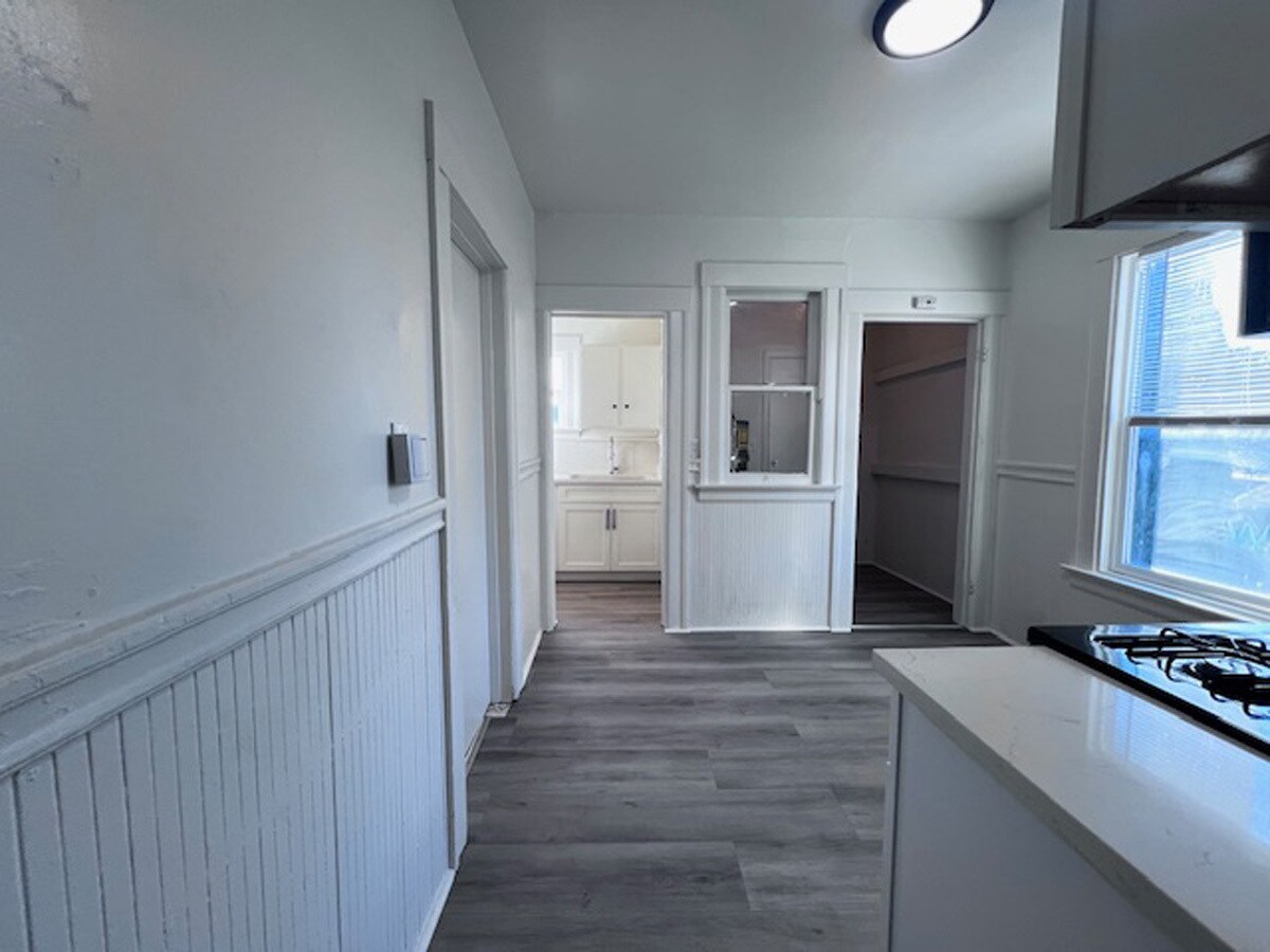 Building Photo - 709 32nd St