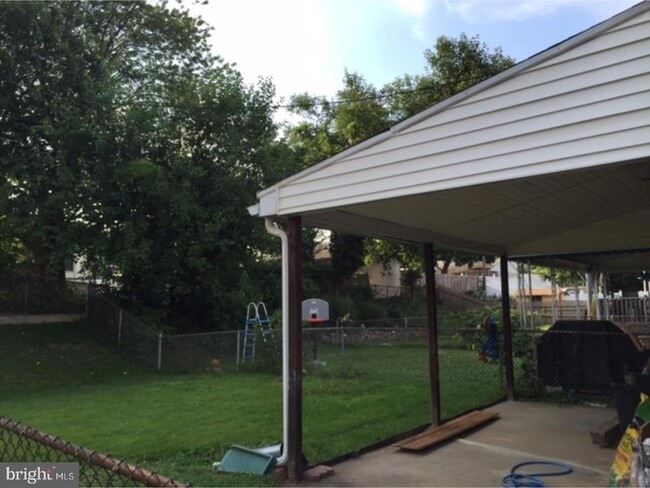 Building Photo - 9304 Lansford St