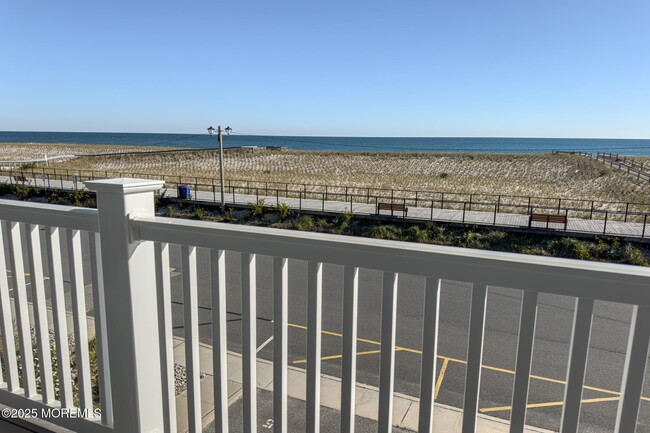 Building Photo - 1935 Oceanfront