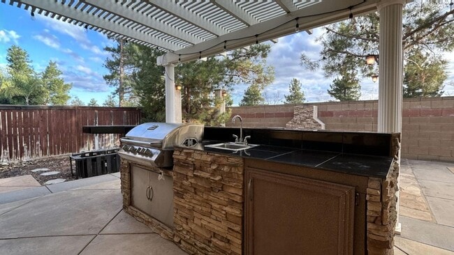 Building Photo - 1515 Shooting Star Dr