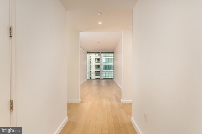 Building Photo - 1110 23rd St NW