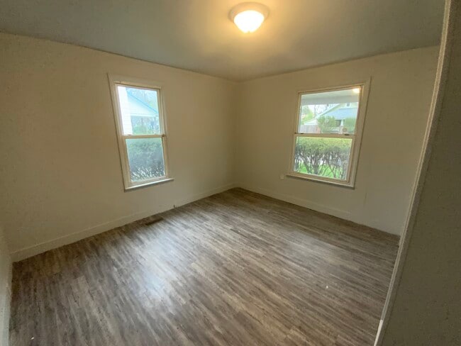 Building Photo - 56 Bismark St