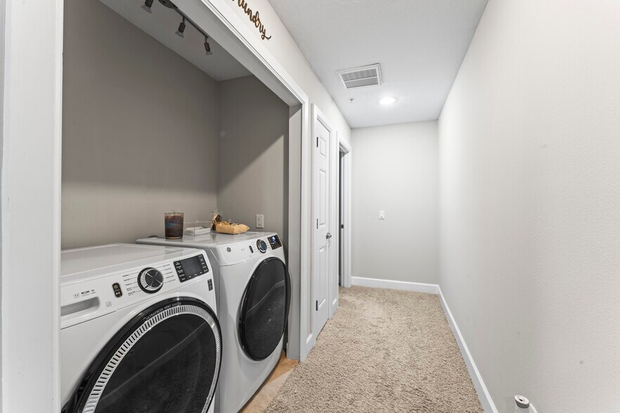 washer/dryer 3rd level - 113 S Newport Ave