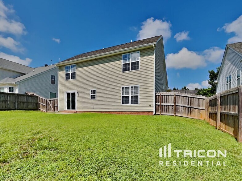 Building Photo - 827 Peachtree Meadows Cir