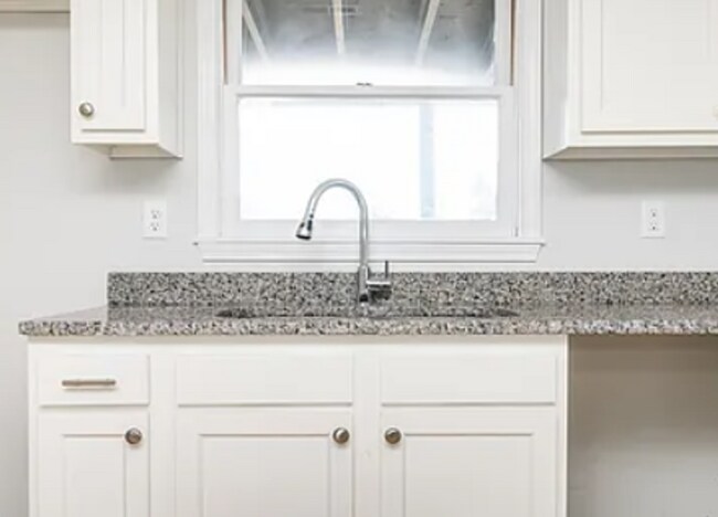Building Photo - Huge Renovated Home in Rolling Hills!