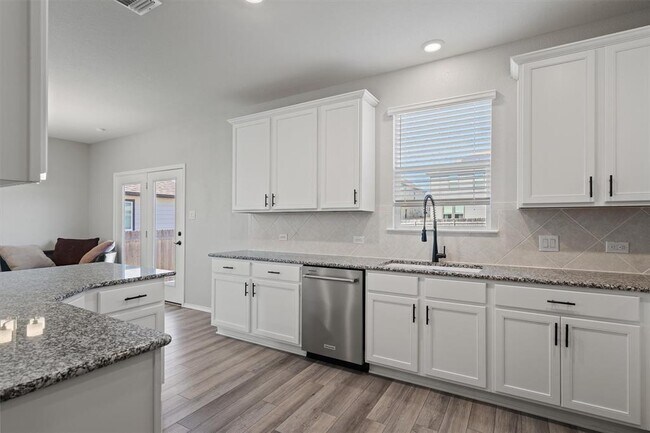 Building Photo - 213 Sweet Autumn Dr